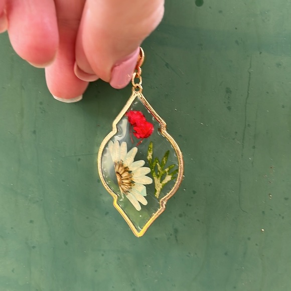 Handmade Real Pressed Dried Flower Botanical Resin
Earrings - Picture 6 of 14